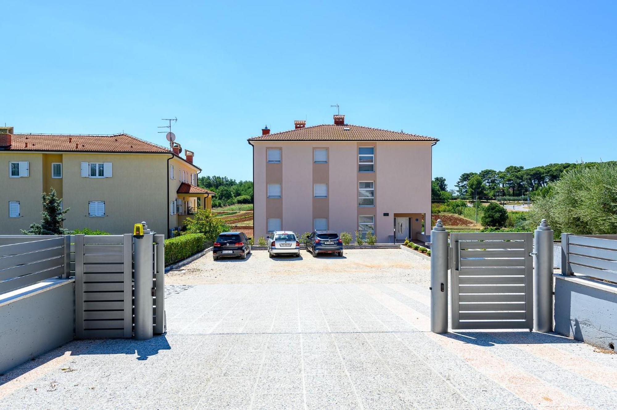 Stancija Amorozo 5 - Apartment N. 7 Poreč Exterior foto